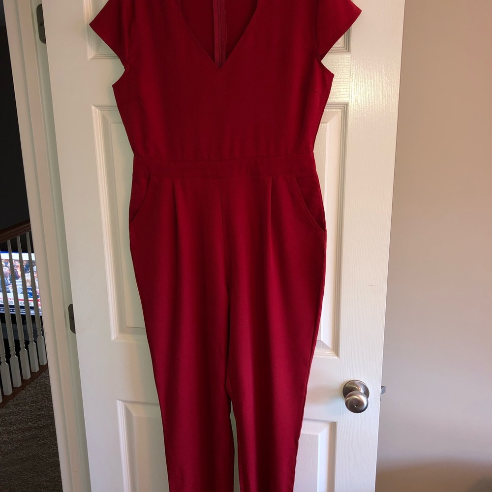 Red pant suit - Picture 2 of 2